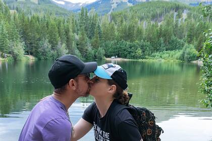 “Obtener la residencia no fue fácil y tampoco ingresar a la familia. Lo que contaba del racismo está vigente en todos lados. La familia de mi esposa es de Tennessee y cuando me puse de novio con ella, antes de siquiera conocerme, ya me estaban cuestionando por mi origen”.