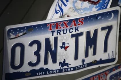 Obtener una placa personalizada en Texas consta de algunos pasos