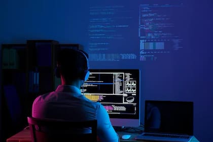 Obtuvo el título de doctor en Ciencias de la Computación