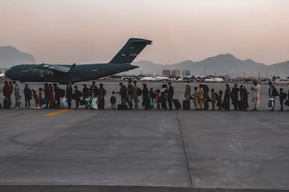 Occidente alertó que un atentado de EI-K podía golpear al aeropuerto de Kabul