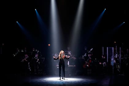 En el exterior brindó conciertos donde incluía la pluma de poetas como Mario Benedetti y Jacques Brel