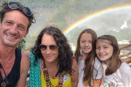 Octavio Borro, Jimena Fazzari y sus hijas