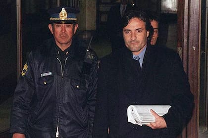 Octubre de 1999: Rodríguez sale de declarar en Tribunales por la causa de los llamados telefónicos del programa de Susana Gimenez