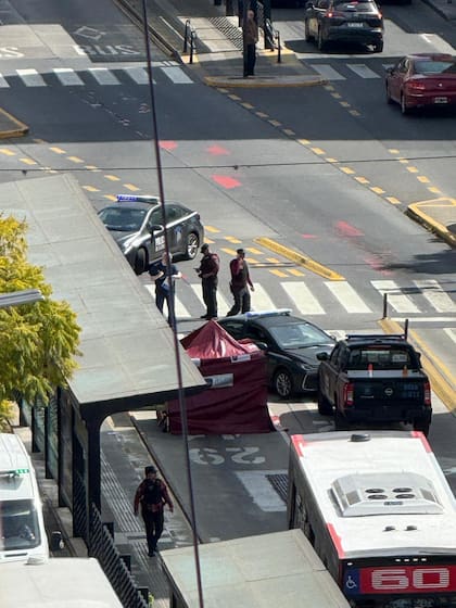 Belgrano: murió una mujer de 80 años tras ser atropellada por un colectivo de la línea 60 - Image 2