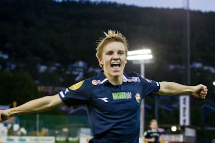 Otros tiempos: Odegaard, a los 15 años, el futbolista más joven en jugar en la selección de Noruega