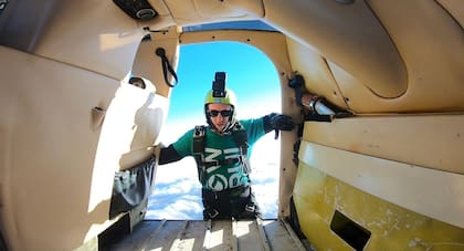 Odinson de 33 años, de Huntingdon, Cambridgeshire, subió al piso 29 de un bloque de apartamentos en Pattaya falleció (Foto: facebook . Nathy Odinson)