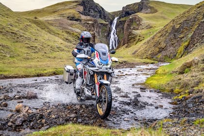 Off-road. Con una trail y pericia se pueden acometer tramos con vados o de mayor dificultad