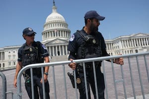 Detuvieron a un hombre que corrió con una escopeta hacia el Capitolio