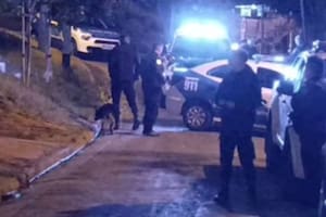 Oficiales de la policía de Entre Ríos en el lugar donde mataron a la adolescente