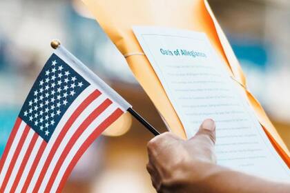 Oficiales testificaron que Muchimba solicitó la naturalización y declaró falsamente que no había cometido ningún crimen