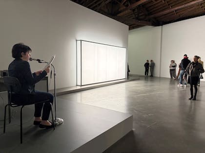 "Oficina de información sobre la guerra de Vietnam" y "Conexión de tres espacios"