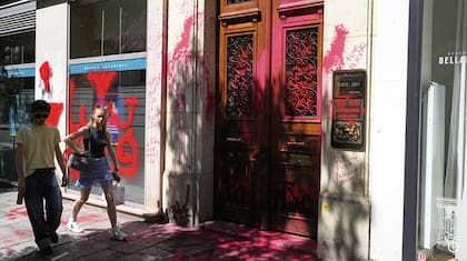 Oficinas de la aerolínea israelí El Al, en París, vandalizadas a comienzos de agosto