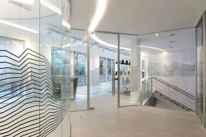 Oficinas vidriadas con el diseño de Claudia Faena