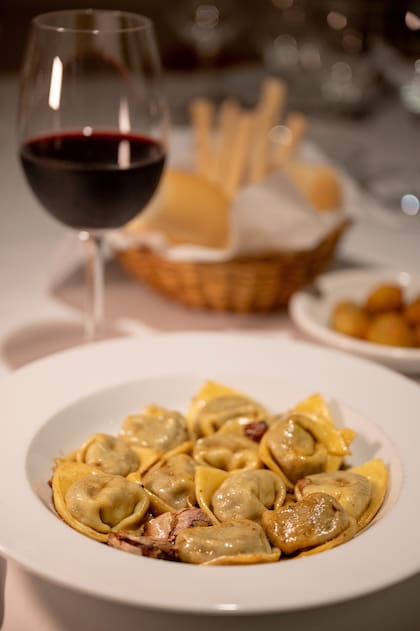 "Ofrecemos los sabores de infancia, ese ragú que hacía mi abuela y que tenía un perfume espectacular, o esos tortelli con manteca quemada que ella preparaba en Pascuas", cuenta Lili