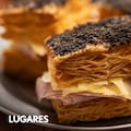 Tiene dos locales y se convirtió en referente de la pastelería y panadería artesanal