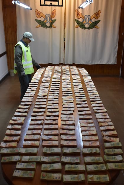 Ofreció dinero a los Gendarmes para evitar ser controlado y trasladaba más de 23 millones de pesos