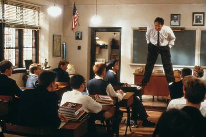 Oh Capitán, mi capitán. Como John Keating en La sociedad de los poetas muertos, uno de sus mejores papeles