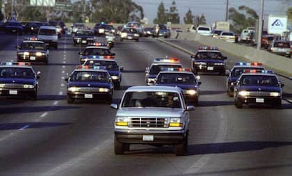 O.J. Simpson intentó escapar a bordo de una Ford Bronco blanca modelo 1993 el 17 de junio de 1994, sin saber que las próximas horas se convertirían en los más vistos en la televisión.