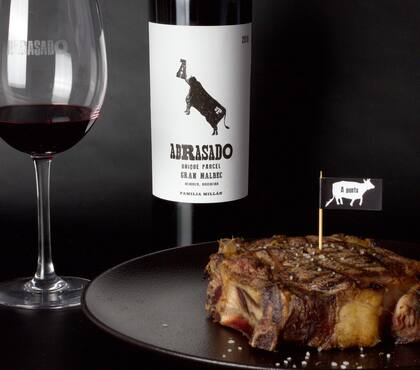 Ojo de bife madurado, uno de los platos recomendados de la carta de Abrasado.