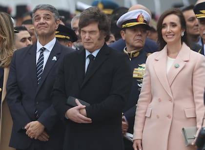 Ojos bien cerrados: otra postal de la conmemoración del 25 de Mayo