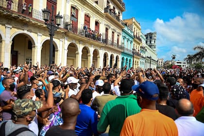 Las imágenes de las protestas en Cuba pasaron el filtro de la censura. Muchos vecinos, con sus celulares, dieron testimonio de lo que sucedía en la isla. 