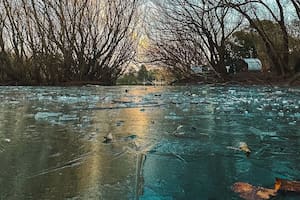 Ola Polar: los vecinos de Tandil amanecieron con el dique congelado. Foto/Instagram: @tandil.turismo