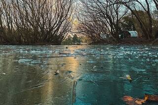 Se congeló el dique de Tandil por la ola polar