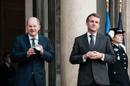 Olaf Scholz se reunió con Emmanuel Macron en su primera gira internacional como canciller de Alemania