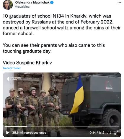 Oleksandra compartió el video de graduación en el que los estudiantes bailaron, pero acompañados de tropas militares