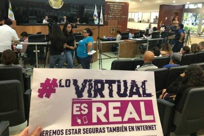 Olimpia Coral asegura que aunque la violencia suceda en Internet, afecta en la vida real a sus víctimas