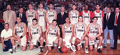 Olimpia de Venado Tuerto fue campeón de la Liga Nacional en 1996 con Lucas Victoriano -8- en su plantel