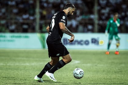 Olimpia es el duodécimo club en la carrera de Lucas Pratto; con el pase en su poder, el delantero eligió el fútbol de Paraguay, tras su paso por Defensa y Justicia.