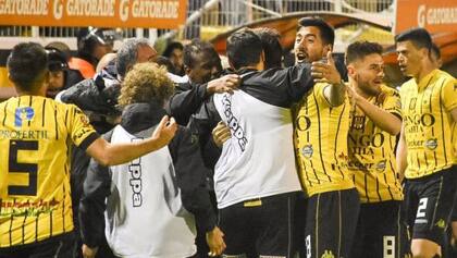 Olimpo festejó por primera vez un triunfo ante Godoy Cruz