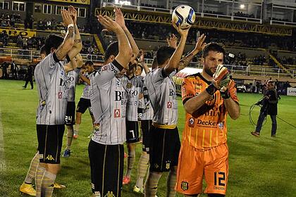 Olimpo le gan a Godoy Cruz en Baha