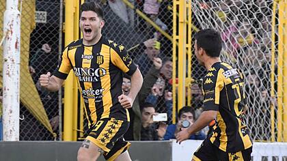 El festejo de Coniglio; Olimpo lucha por la permanencia