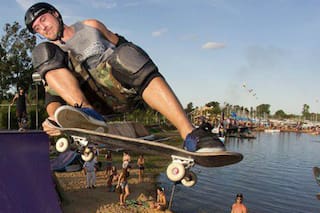 El skate como estilo de vida: un pionero con tres décadas sobre las tablas