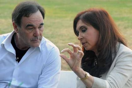 Sulichin también generó el vínculo entre Oliver Stone y Cristina Kirchner. "Mis conversaciones con Cristina fueron sobre Games of Thrones y qué podía pasar en la serie, no sobre política", asegura