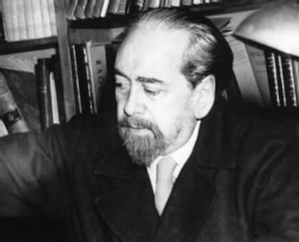 Para Raúl Antelo, Oliverio Girondo es un precursor de la literatura de César Aira