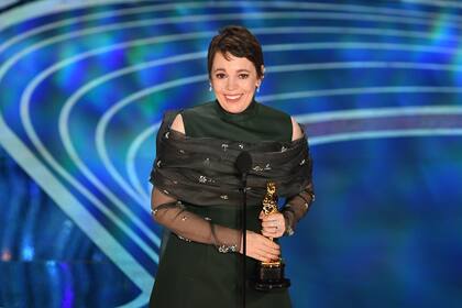Olivia Colman acepta el Oscar por mejor actriz