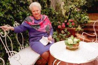 Olivia de Havilland, en su casa en las afueras de París