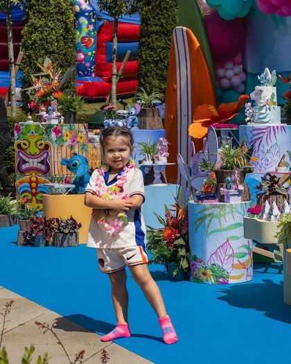 Olivia, la hija de Enzo Fernández y Valu Cervantes, posa para la foto en su festejo de cumpleaños (Foto: Instagram @enzojfernandez)