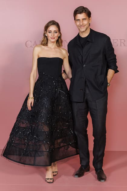 Olivia Palermo, una de las mejor vestidas de la Plaza Mayor, posa con su marido, el alemán Johannes Huebl