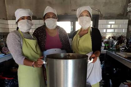 Ollas populares: así se ayudan entre sí las diferentes comunidades migrantes de la Argentina