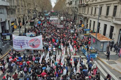 Ollas populares en Plaza de Mayo
