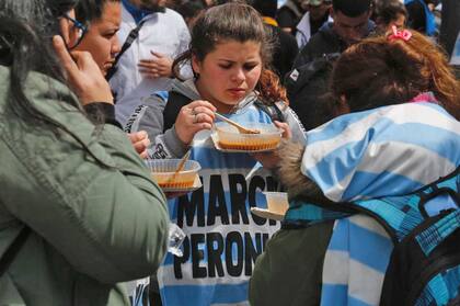 Ollas populares en Plaza de Mayo