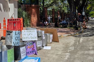 Barrios de Pie se adelanta al paro y protesta con ollas vacías y un acampe frente a la quinta de Olivos