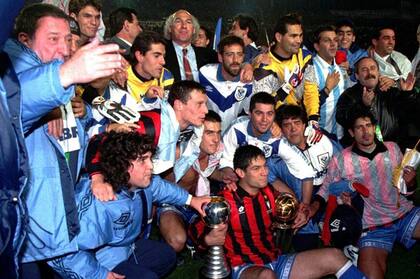 El Vélez de Carlos Bianchi en los festejos de la final del mundo en 1994, tras la gran victoria de El Fortín a Milan 2-0, en Japón