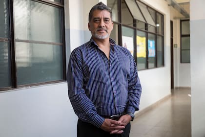 Omar Brandan, el director de la escuela, resalta los cambios positivos de la institución a partir de la incorporación de Lucía y Lourdes