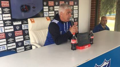 Omar De Felippe bromeó con la cuestión del árbitro