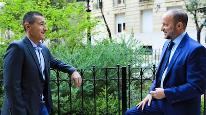 Omar Galdurralde, presidente de Loterías de Buenos Aires, con Martín Insaurralde